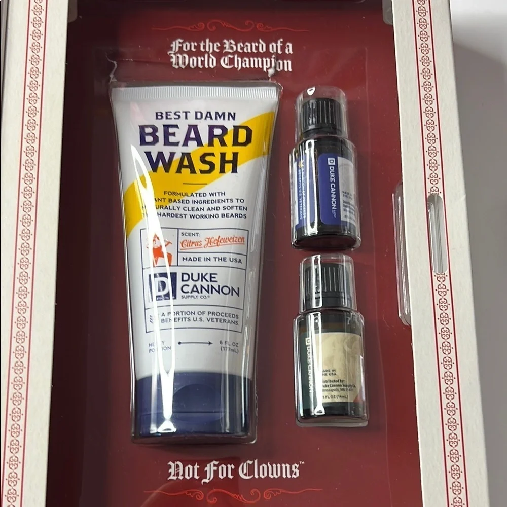 NWOT Duke Cannon Red Face Mask - The Beard That Stole Christmas